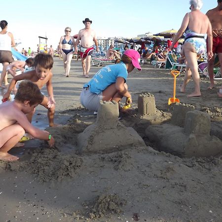 Hotel Atmosfere Beach Cesenatico Exterior foto
